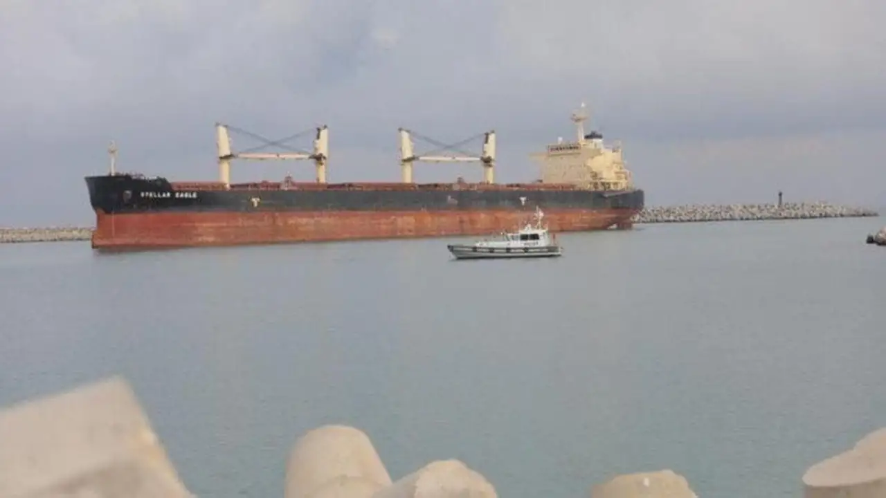 عواصف ترابية تُغلق ميناء العريش وتوقف حركة الملاحة البحرية بسبب سوء الطقس